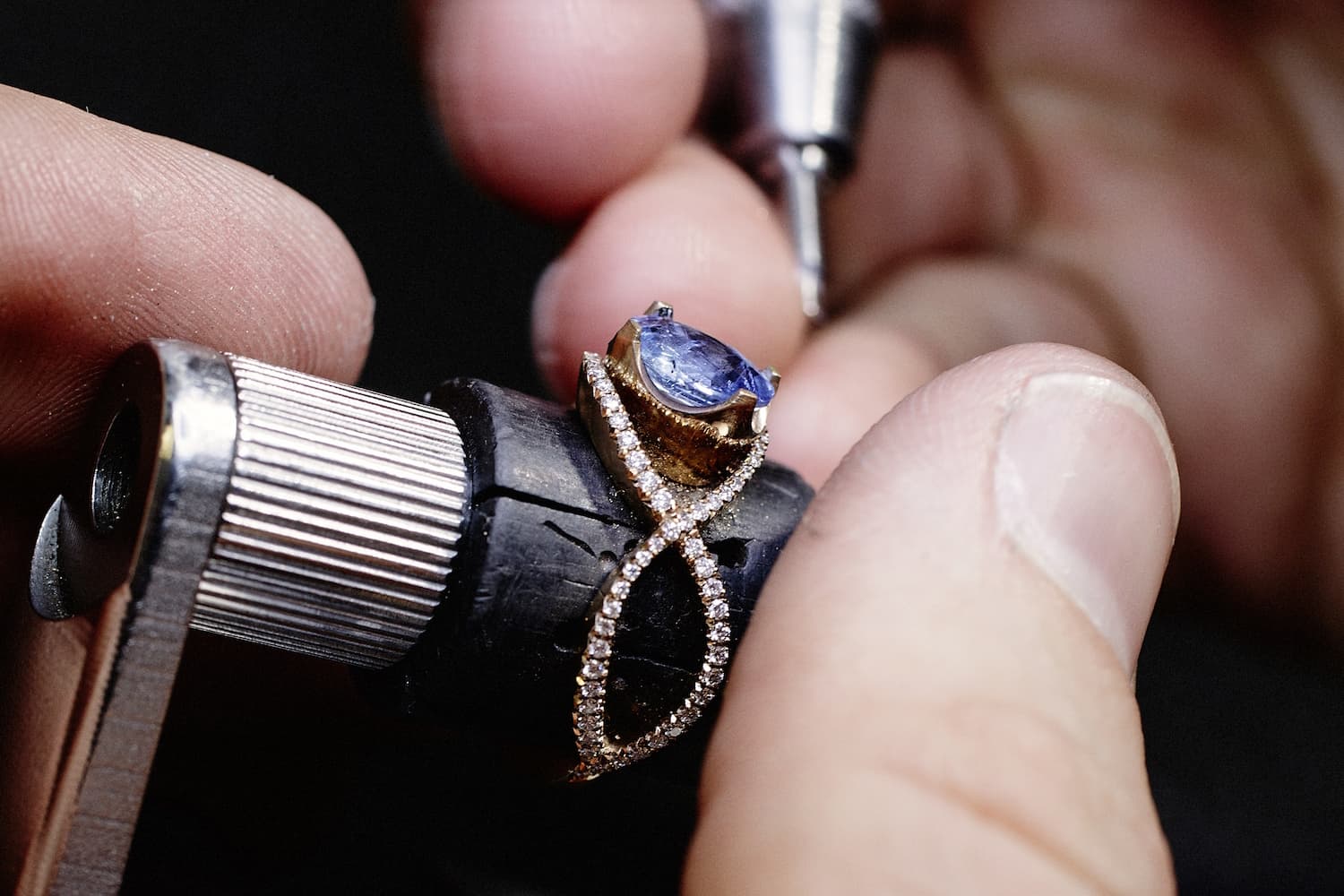  Nigel O'Reilly crafting a bespoke sapphire engagement ring with diamond-set shoulders