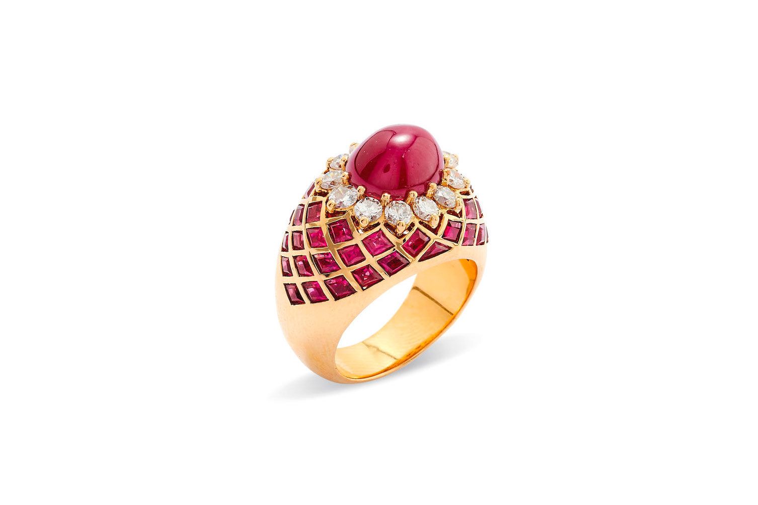  A cabochon ruby and brilliant-cut diamond ring owned by an Italian family and due to be sold by Bonhams Paris in November 2021