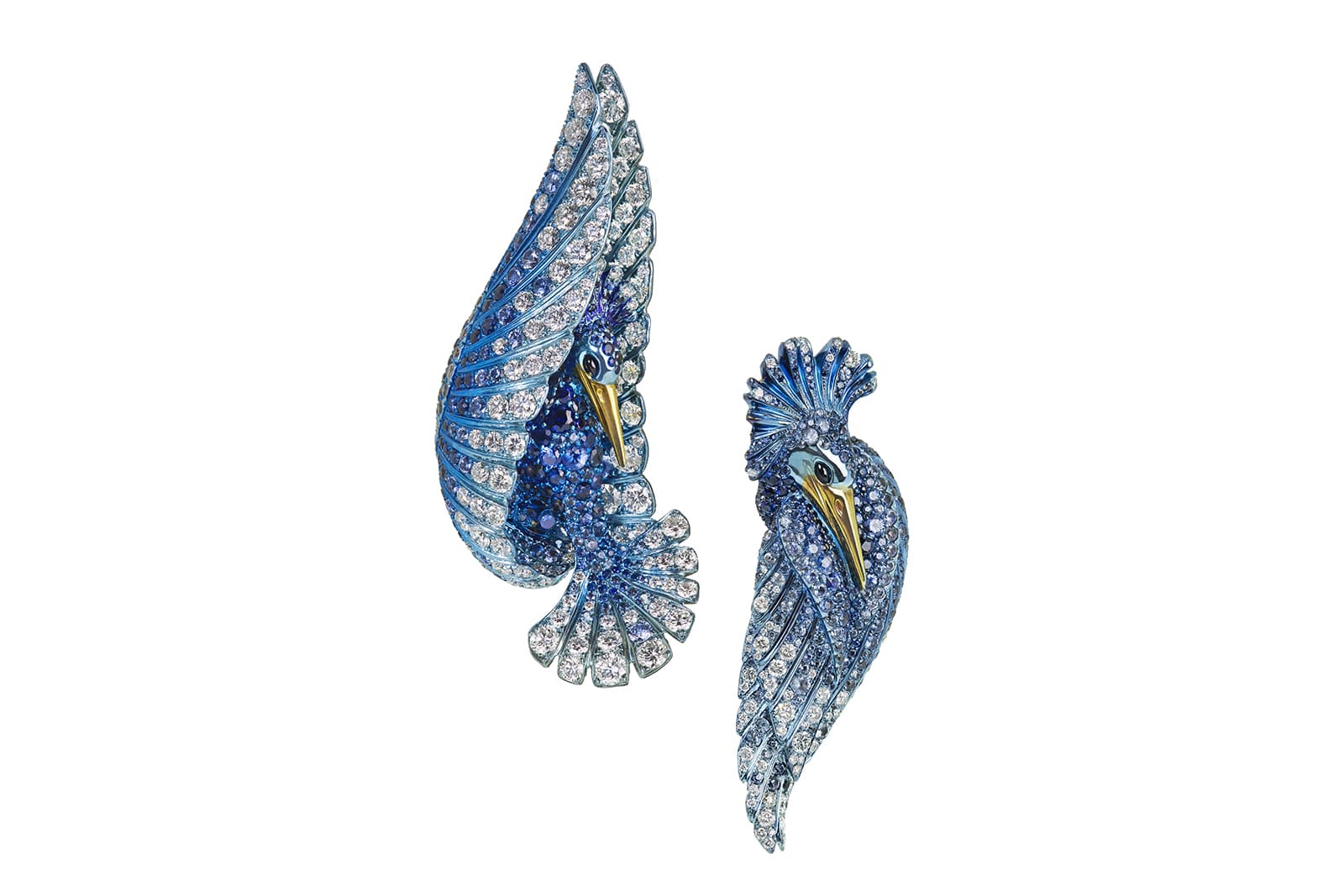  Antonio Seijo ‘Friendship in Blue and White’ earrings with 293 diamonds and 957 sapphires in titanium
