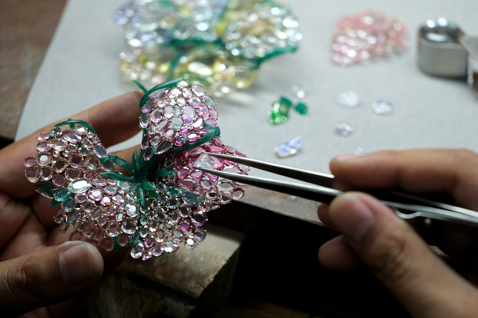  The process of constructing the 'Icy Pink Dahlia' brooch by master jeweller, Feng J