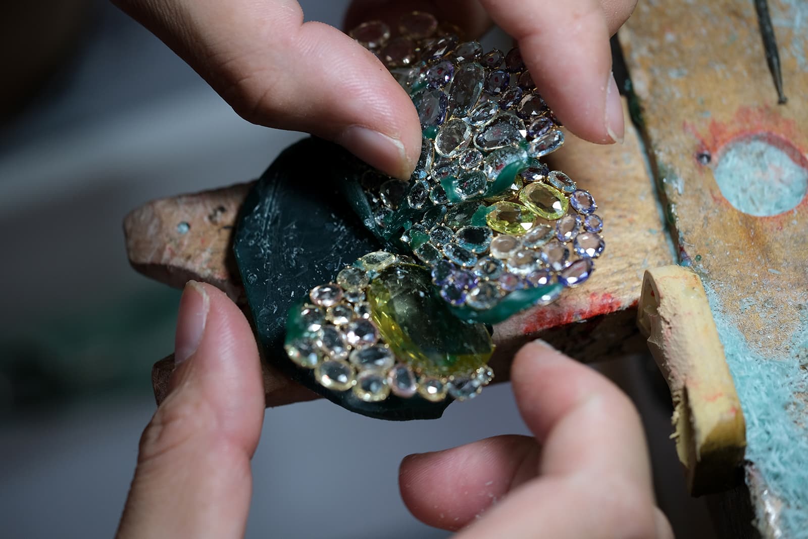  The meticulous process of setting 'Floating Set' gemstones for the Feng J ‘Icy Green Dahlia’ brooch