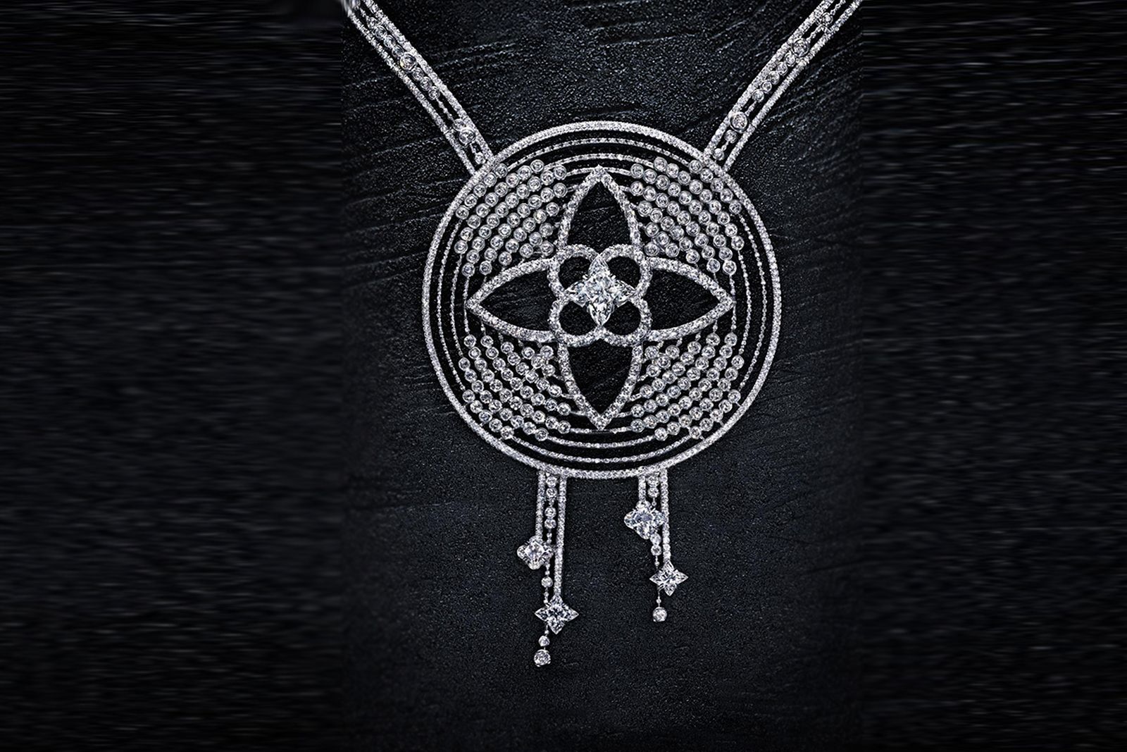  Louis Vuitton Les Ardentes diamond necklace 