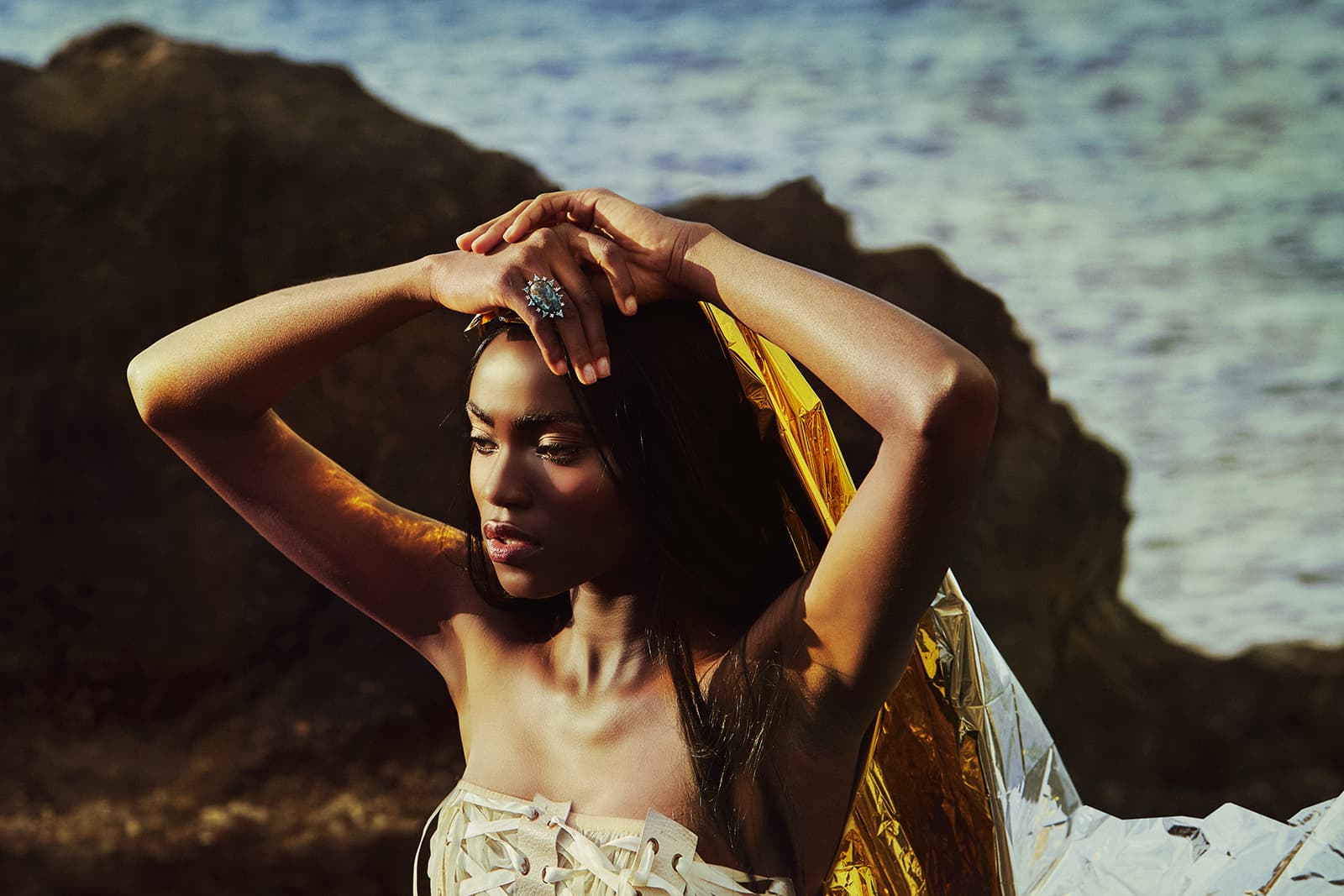 A model wears the Kingdom 5 ring by Susana Grau Batlle 