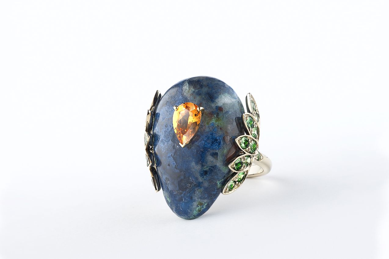Susana Grau Batlle Kingdom 2 ring with carved chrysocolla azurite, Mandarin garnet and tsavorites in 18k rose gold 