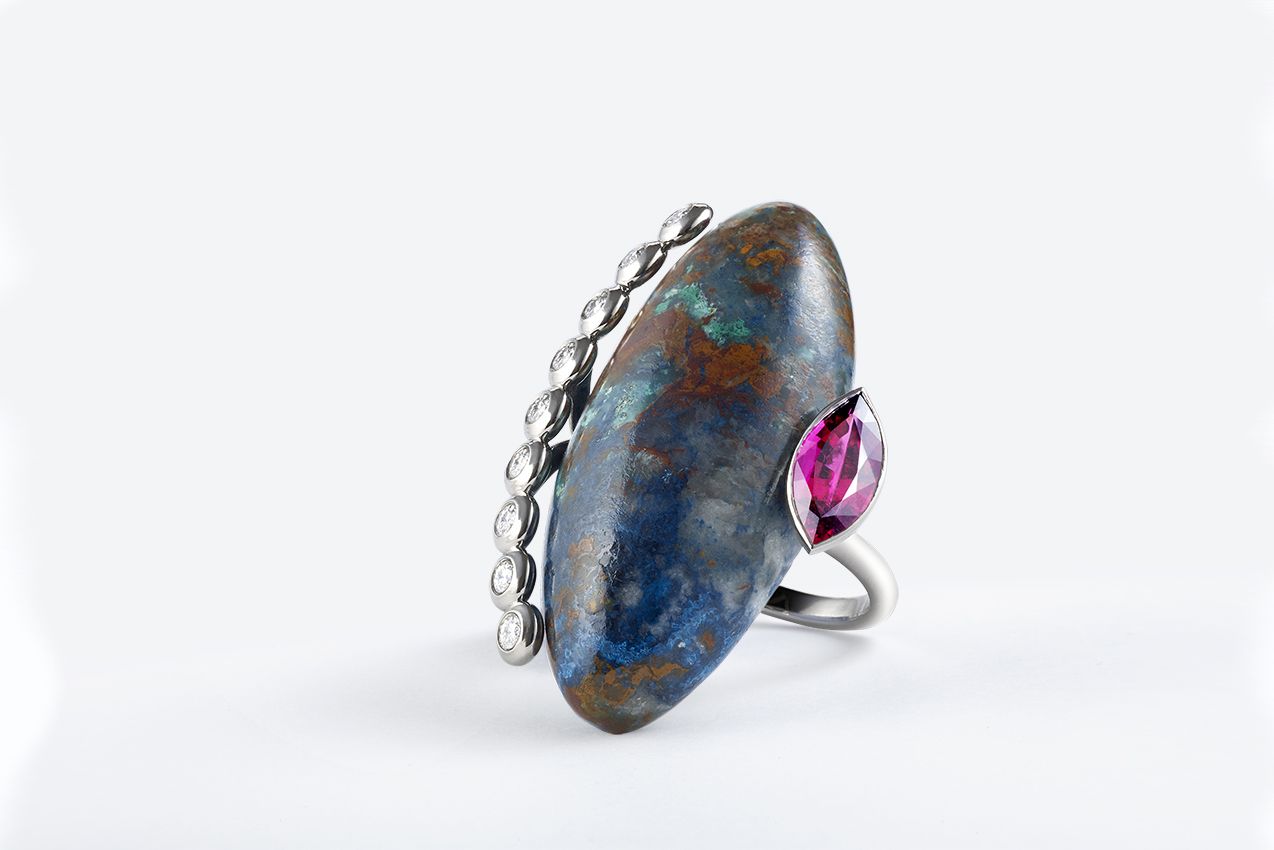 Susana Grau Batlle Kingdom 3 ring with carved chrysocolla azurite, one rubellite of 1.67 carats, and brilliant-cut diamonds in platinum
