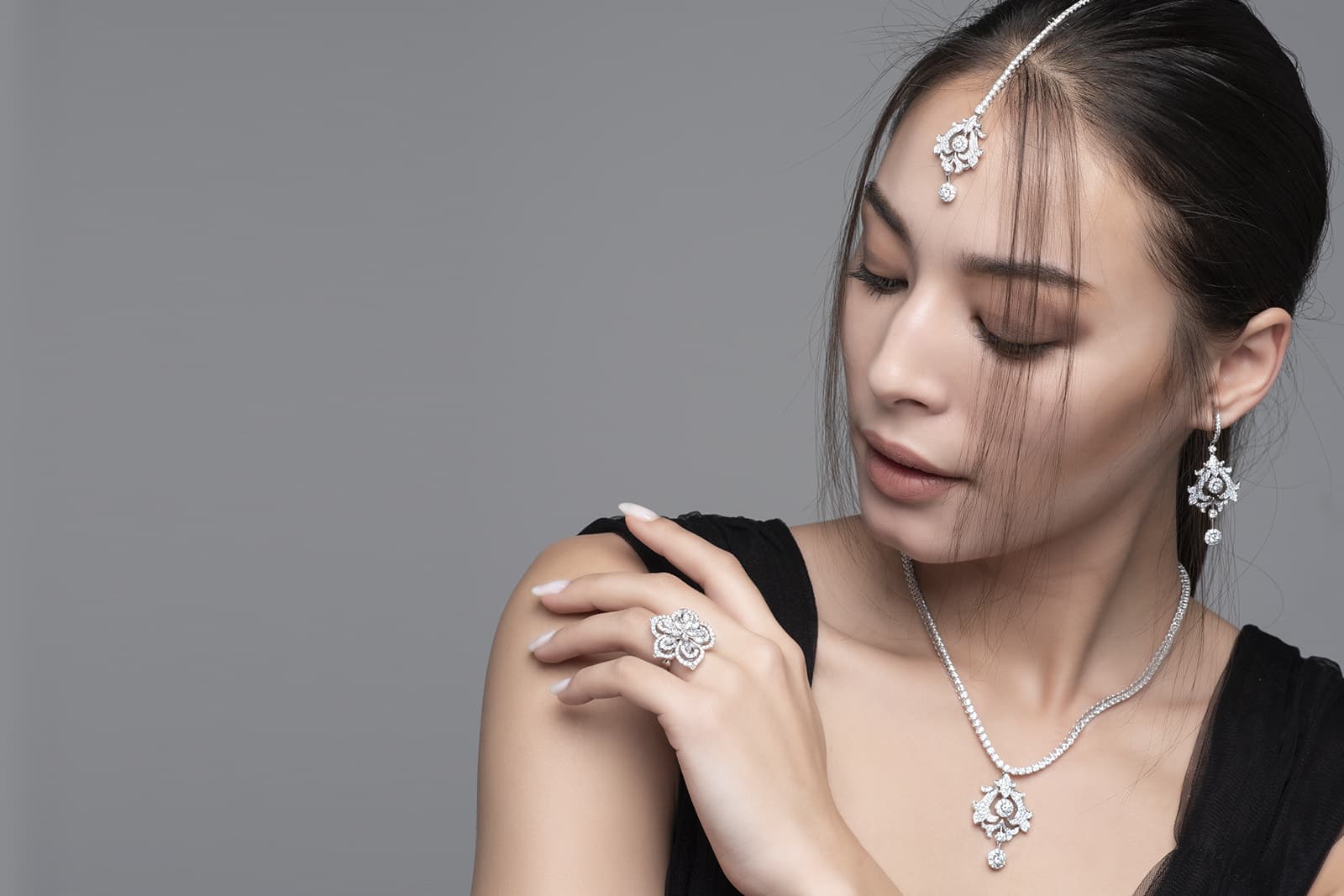 Festive Favourites: The Celebrities Jewellers Would Love to Adorn