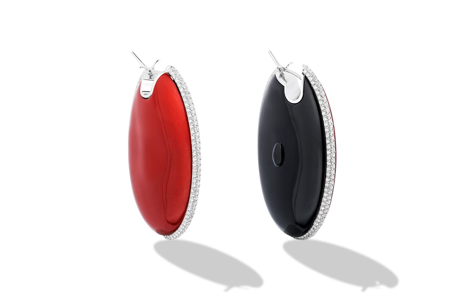  Wilfredo Rosado Tribu earrings in18k white gold with black and red nano-ceramic detail with a white diamond border of 5.51 carats