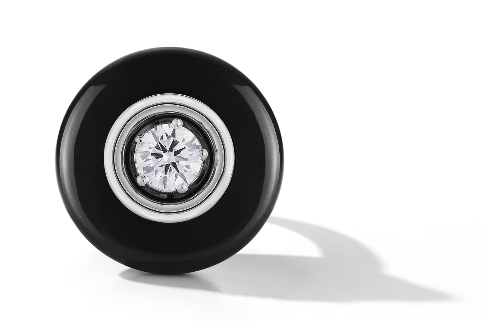  Wilfredo Rosado Tribu ring in 18k white gold and black nano-ceramic detail with a white diamond centre stone