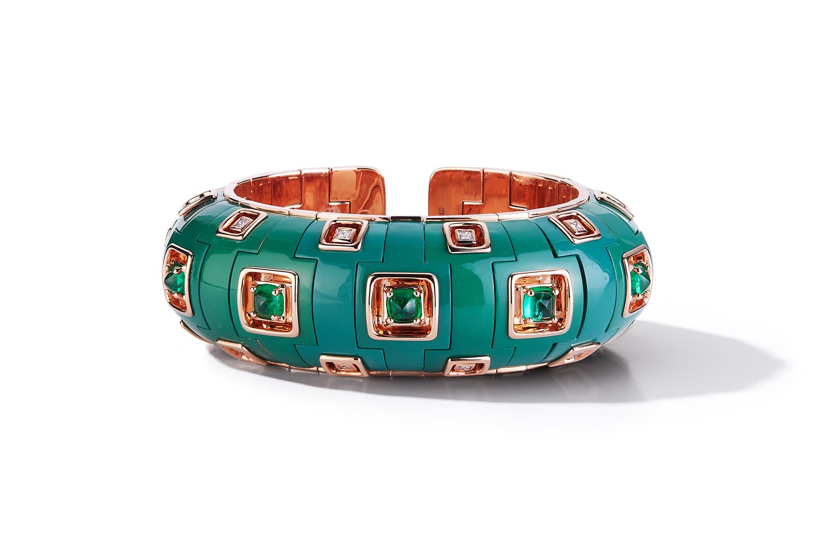  Wilfredo Rosado Tribu bracelet in18k rose gold with green nano-ceramic detail, white princess cut diamonds and Muzo Colombian emeralds of 5.85 carats
