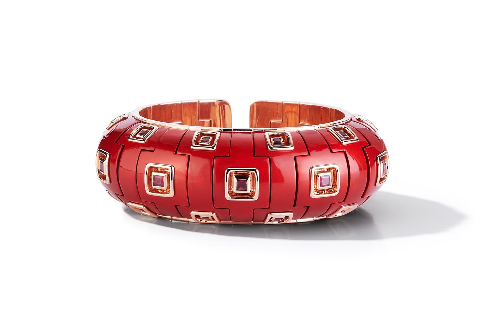 Wilfredo Rosado Tribu bracelet in 18k rose gold with red nano-ceramic detail and princess cut rubies of 3.32 carats