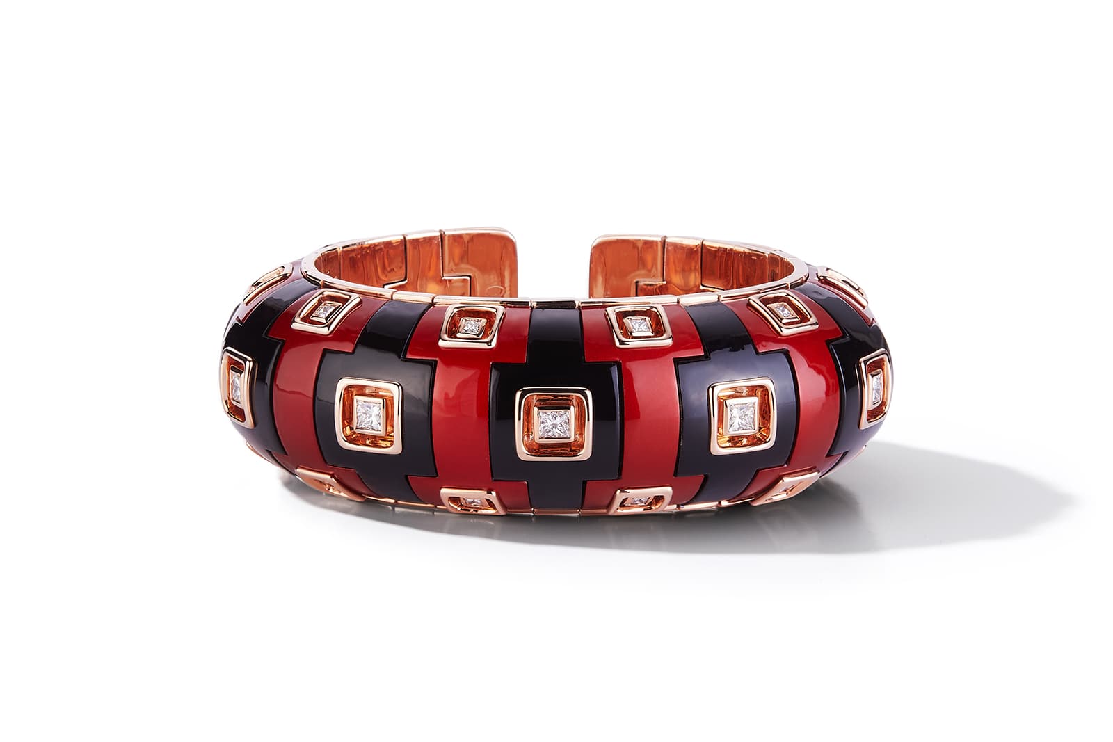   Wilfredo Rosado Tribu bracelet in18k rose gold with red and black nano-ceramic detail and white princess cut diamonds of 2.64 carats