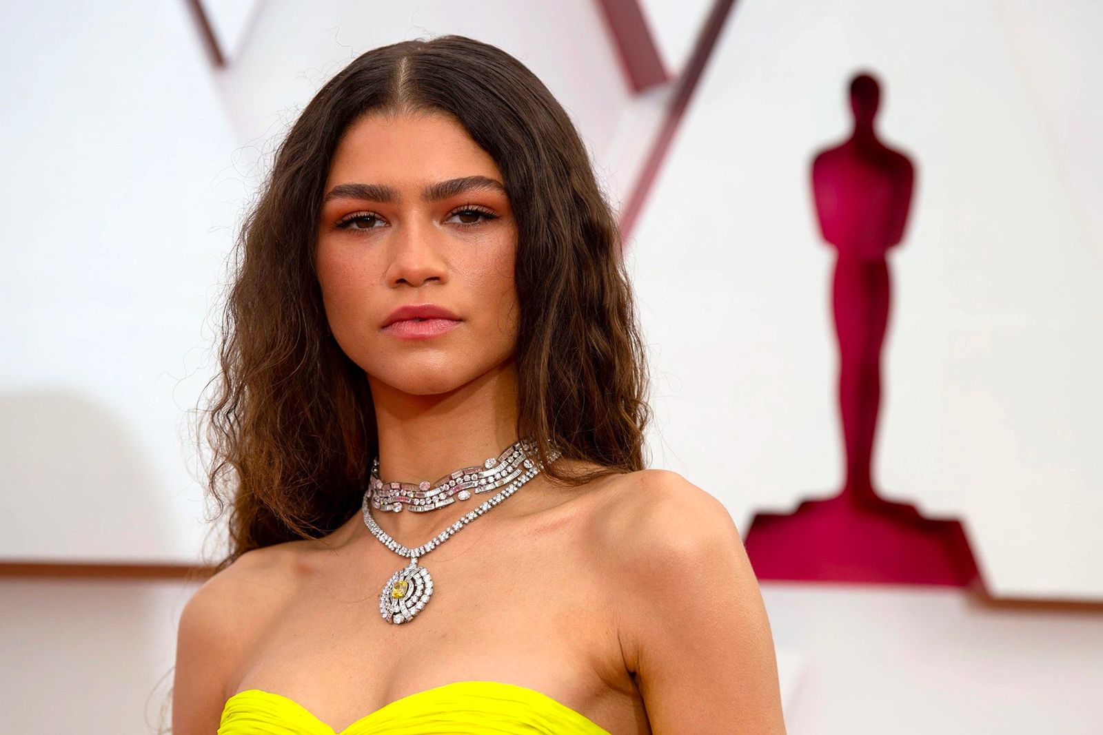  Zendaya at the 2021 Oscars Ceremony wearing a Bulgari High Jewellery necklace set with a 6 carat cushion-cut fancy vivid yellow diamond and colourless diamonds with a combined weight of more than 135 carats