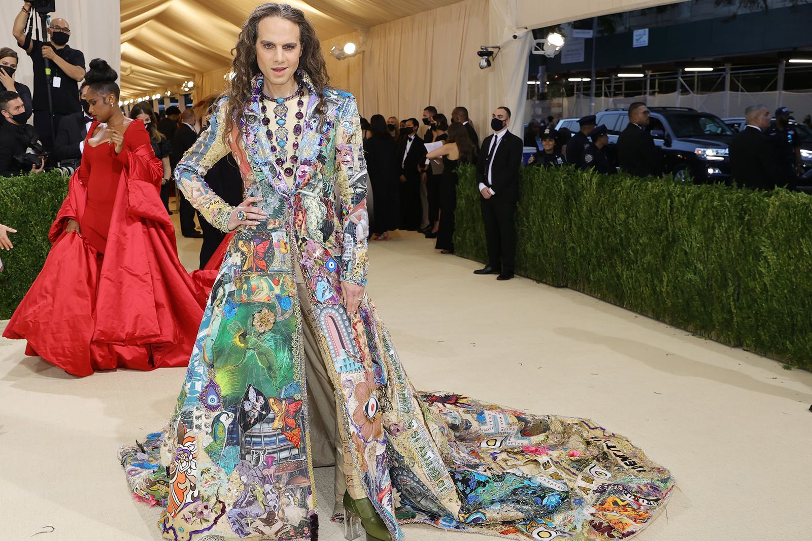 American theatre producer Jordan Roth at the Met Gala 2021 wearing Lydia Courteille and vintage Rene Boivin