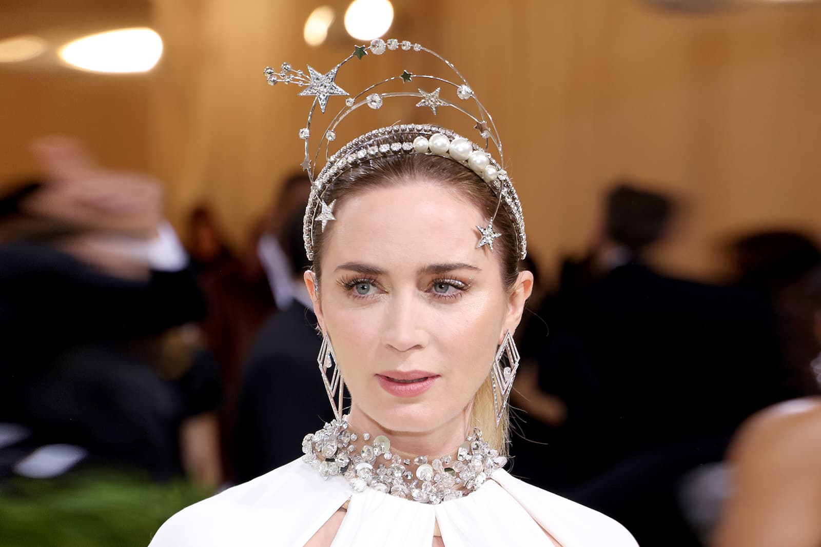 British actress Emily Blunt at the Met Gala 2021 wearing Messika High Jewellery Trapézistes earrings