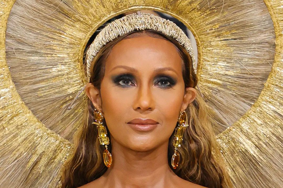  Model Iman wearing a pair of Fred Leighton citrine and diamond pendant earrings to the Met Gala 2021