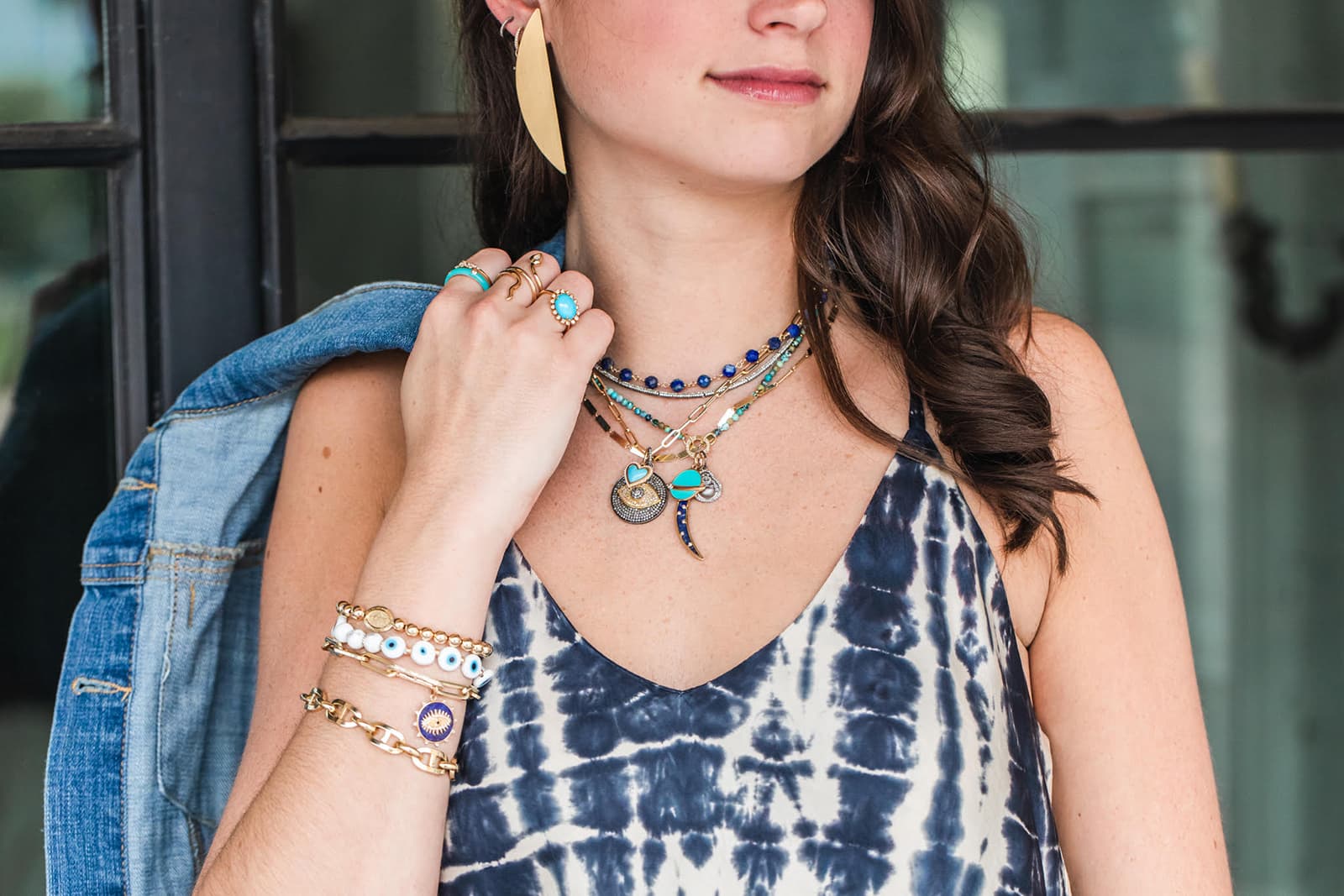 J. Landa Jewelry в Хьюстоне, штат Техас, специализируется на украшениях в стиле «шейный беспорядок»
