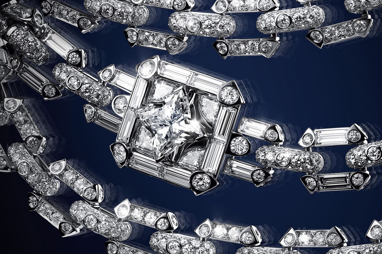  A closer look at one of three LV Monogram Star-cut diamonds in the Louis Vuitton Mini Malle necklace from the Bravery II High Jewellery Collection