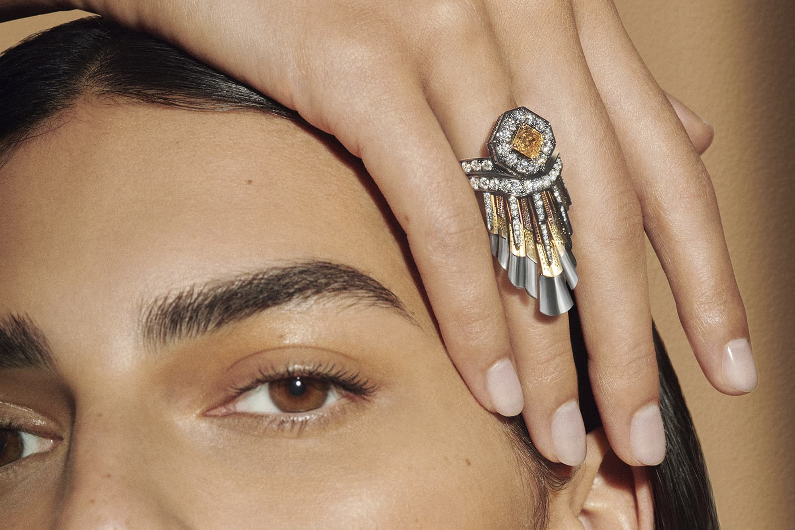  A model wears The Alchemist of Light High Jewellery Light Rays Crown ring from De Beers Jewellers