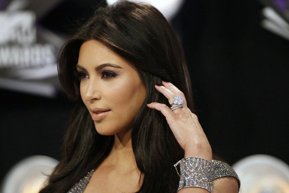  Kim Kardashian wearing the diamond engagement ring that was stolen from her in 2016