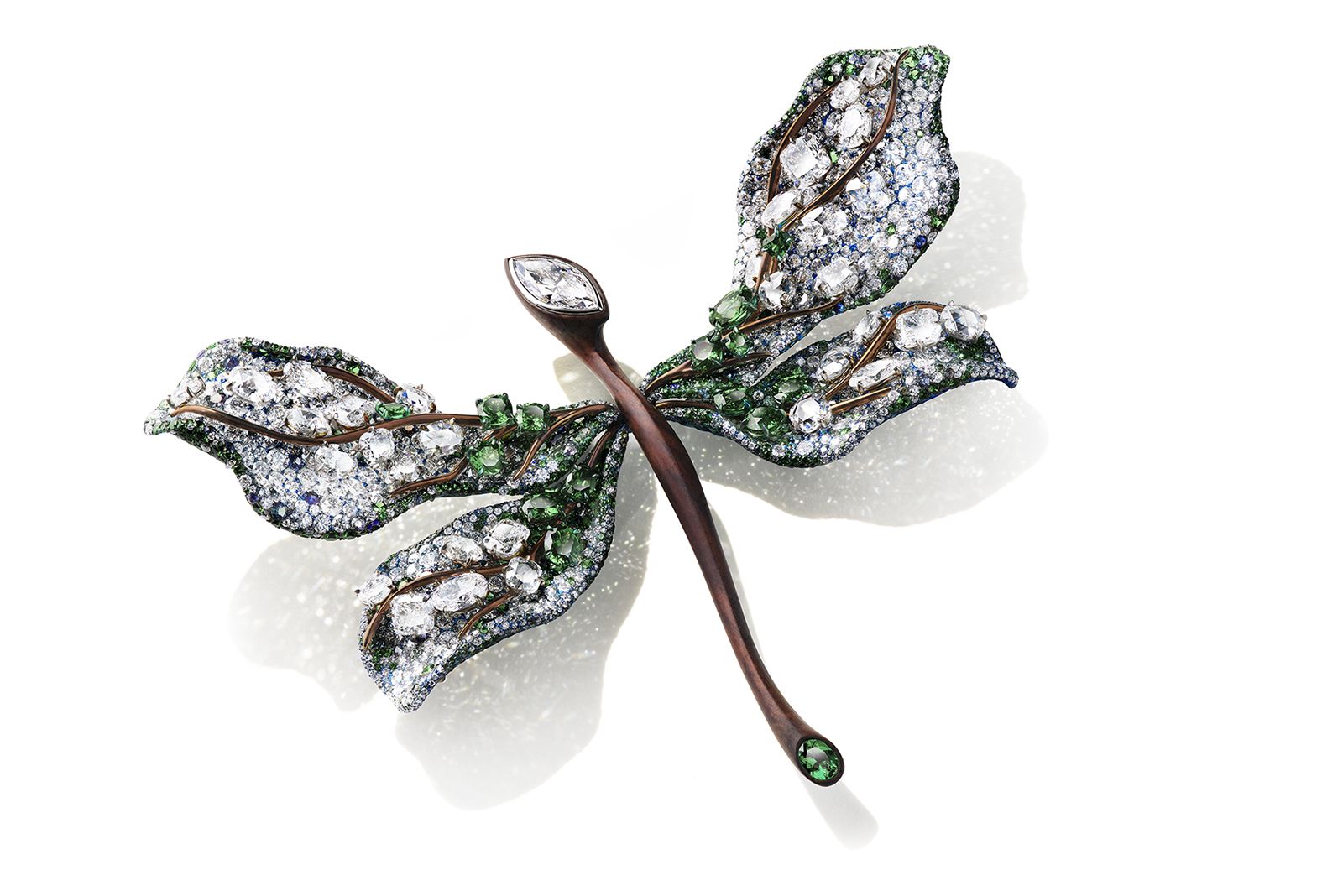  Cindy Chao Dragonfly brooch with 1,400 colourless diamonds