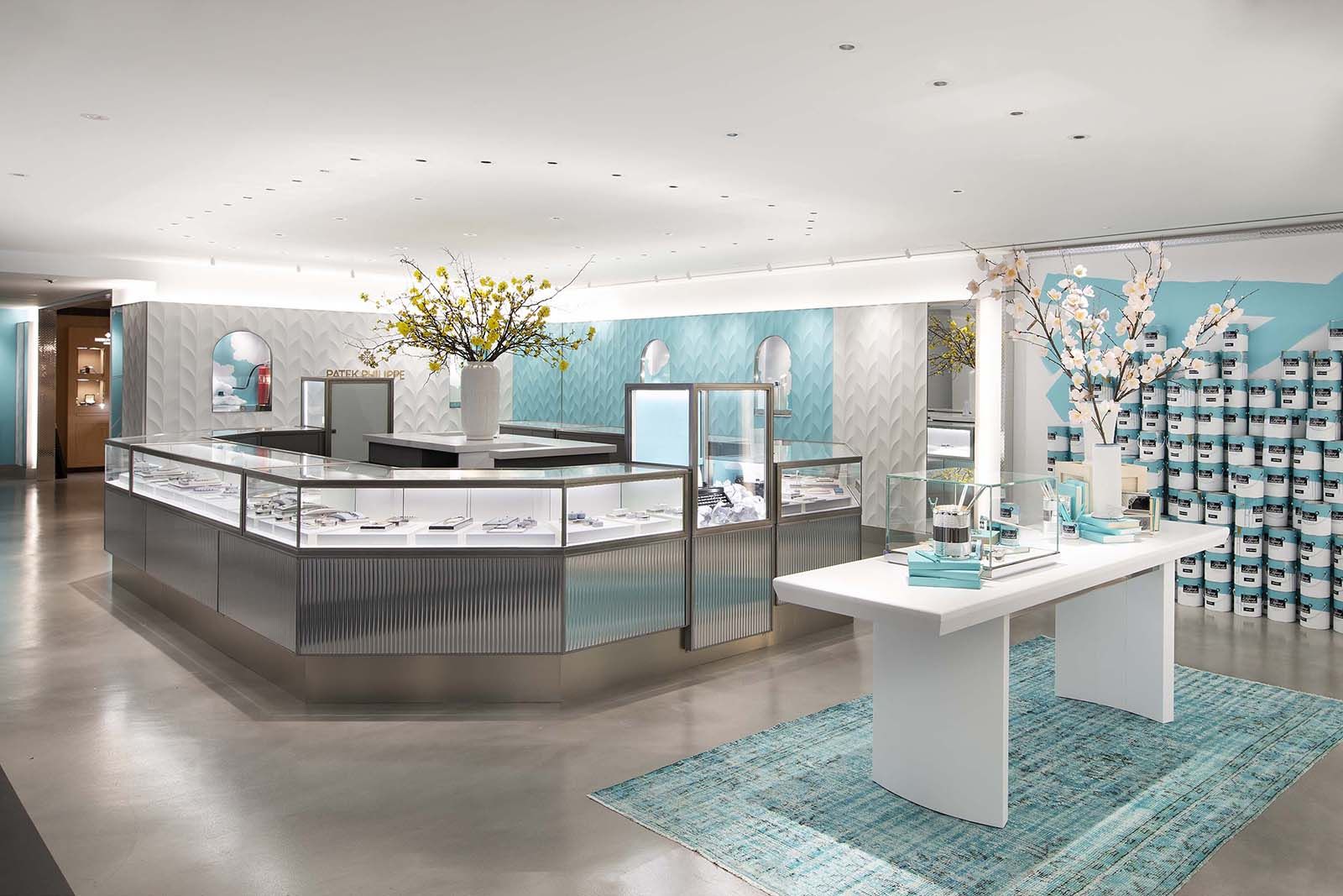 An example of how Tiffany & Co.'s robin's egg blue colour is used in store