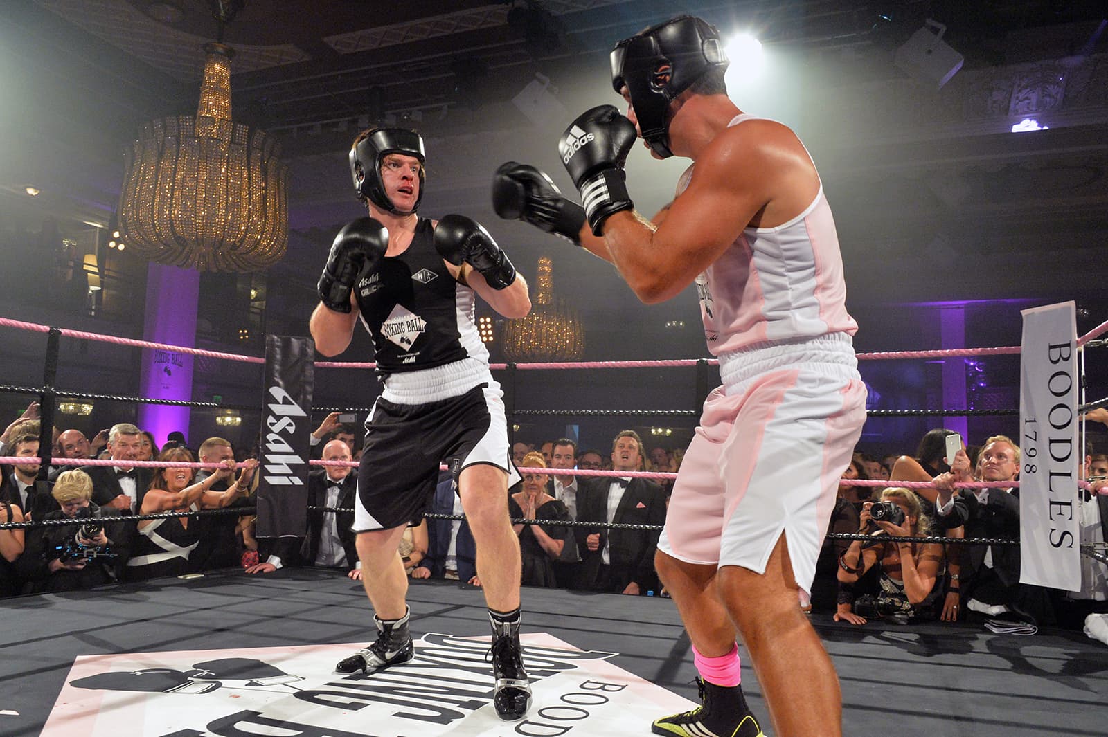  A brand's signature colour can be used at various events, just like this Boodles pink themed boxing match