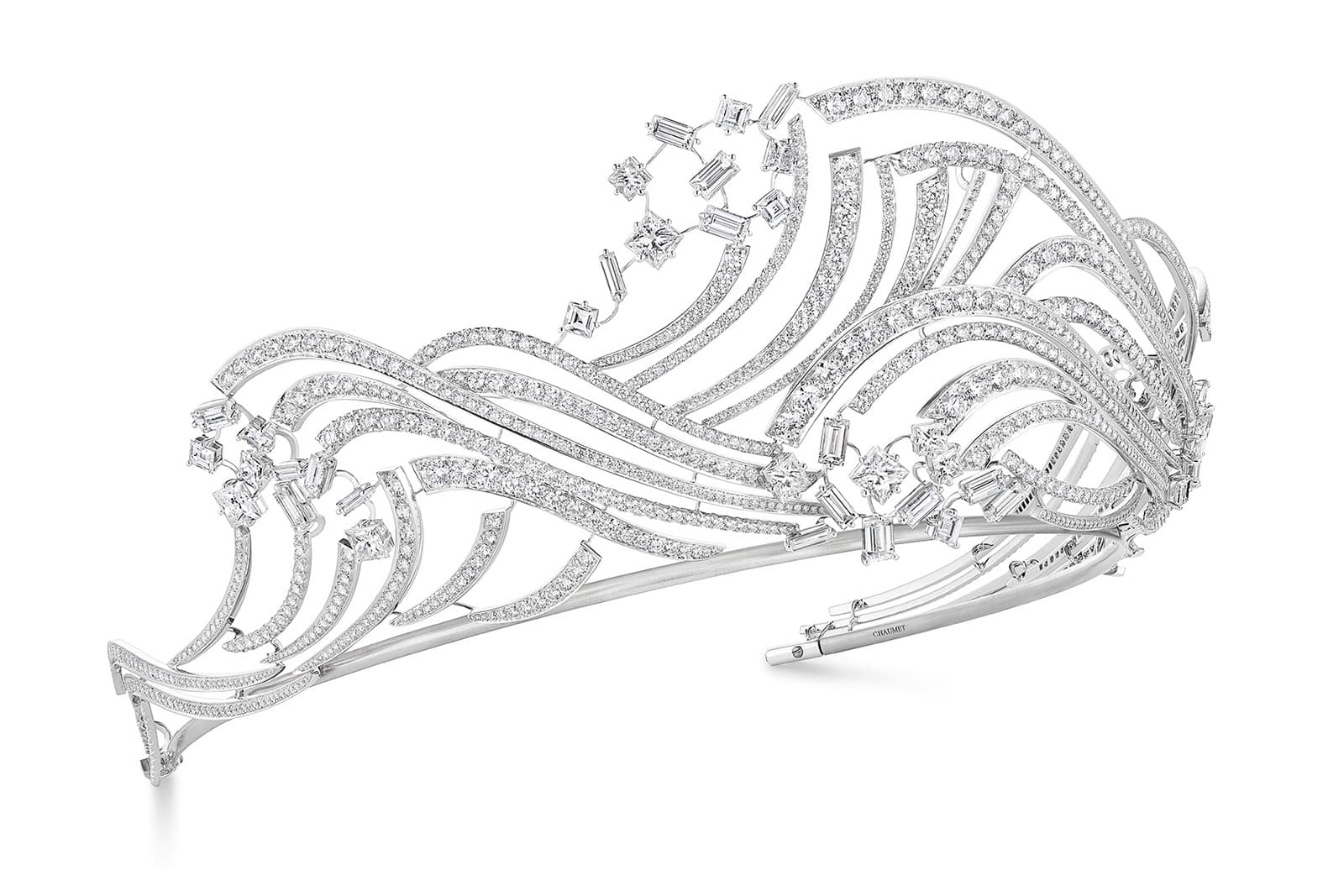  A closer look at the Chaumet Déferlante tiara in white gold 