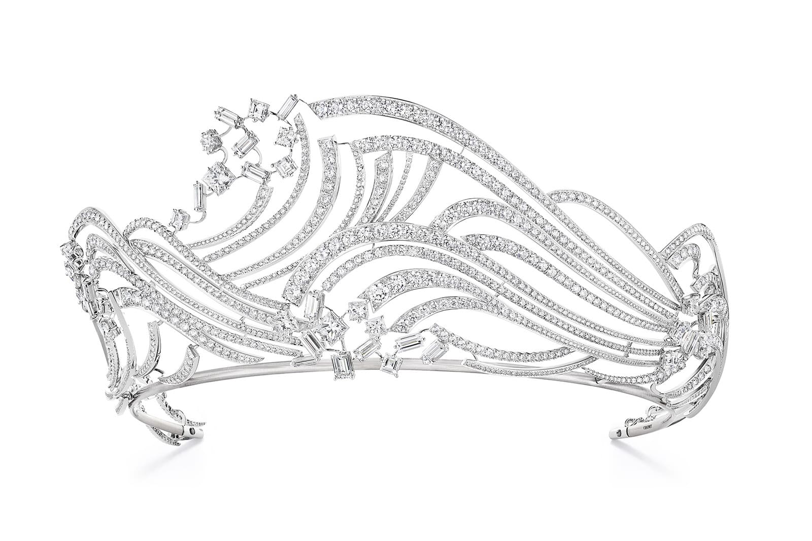  The Chaumet Déferlante tiara is inspired by the shape of rolling waves 