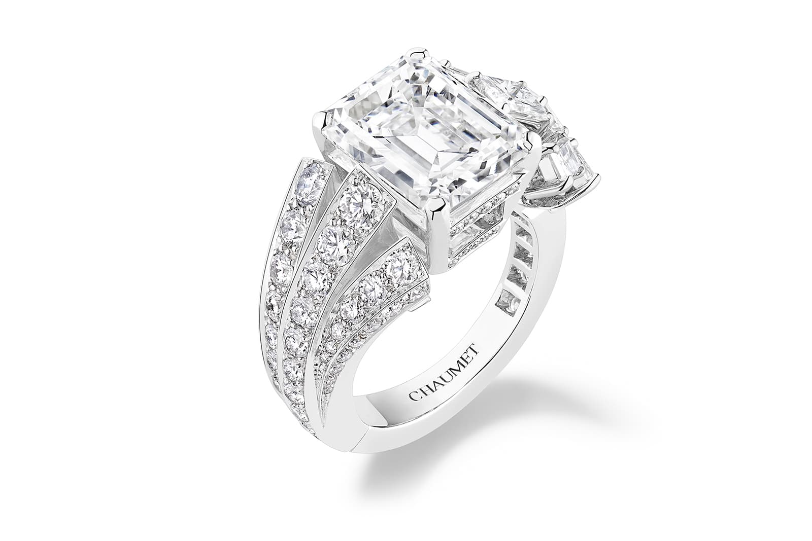  The Chaumet Déferlante transformable ring without its 'froth' of diamonds