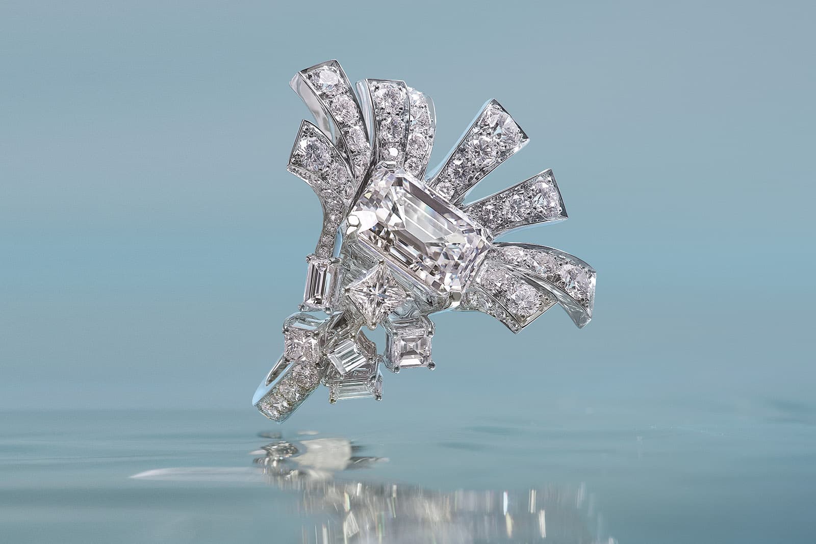 Chaumet Déferlante transformable ring in white gold, set with one emerald-cut F VVS1 diamond of 6.05 carats, brilliant-cut, princess-cut, square-cut and baguette-cut diamonds