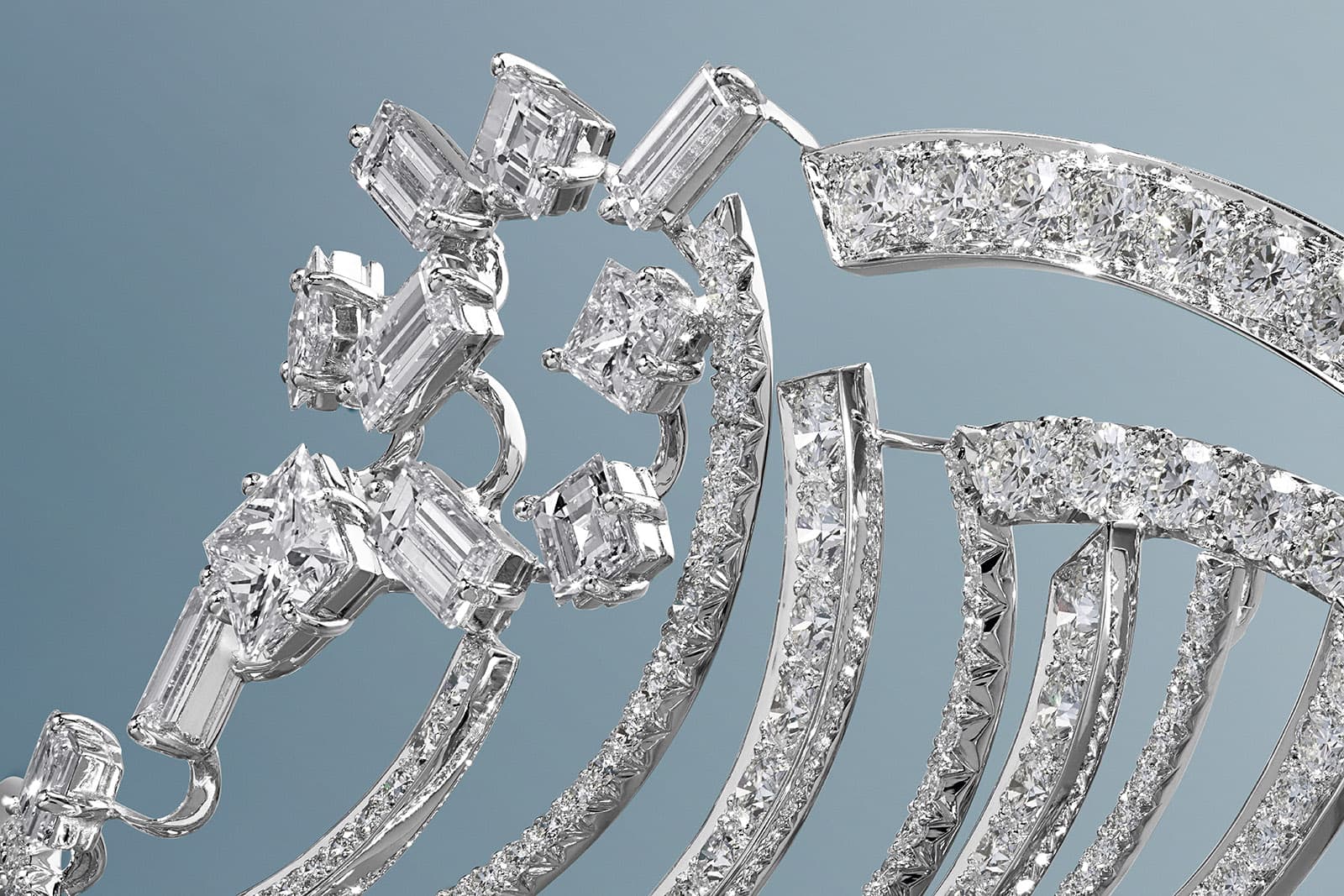  Fancy-cut diamond details on the Chaumet Déferlante tiara in white gold 