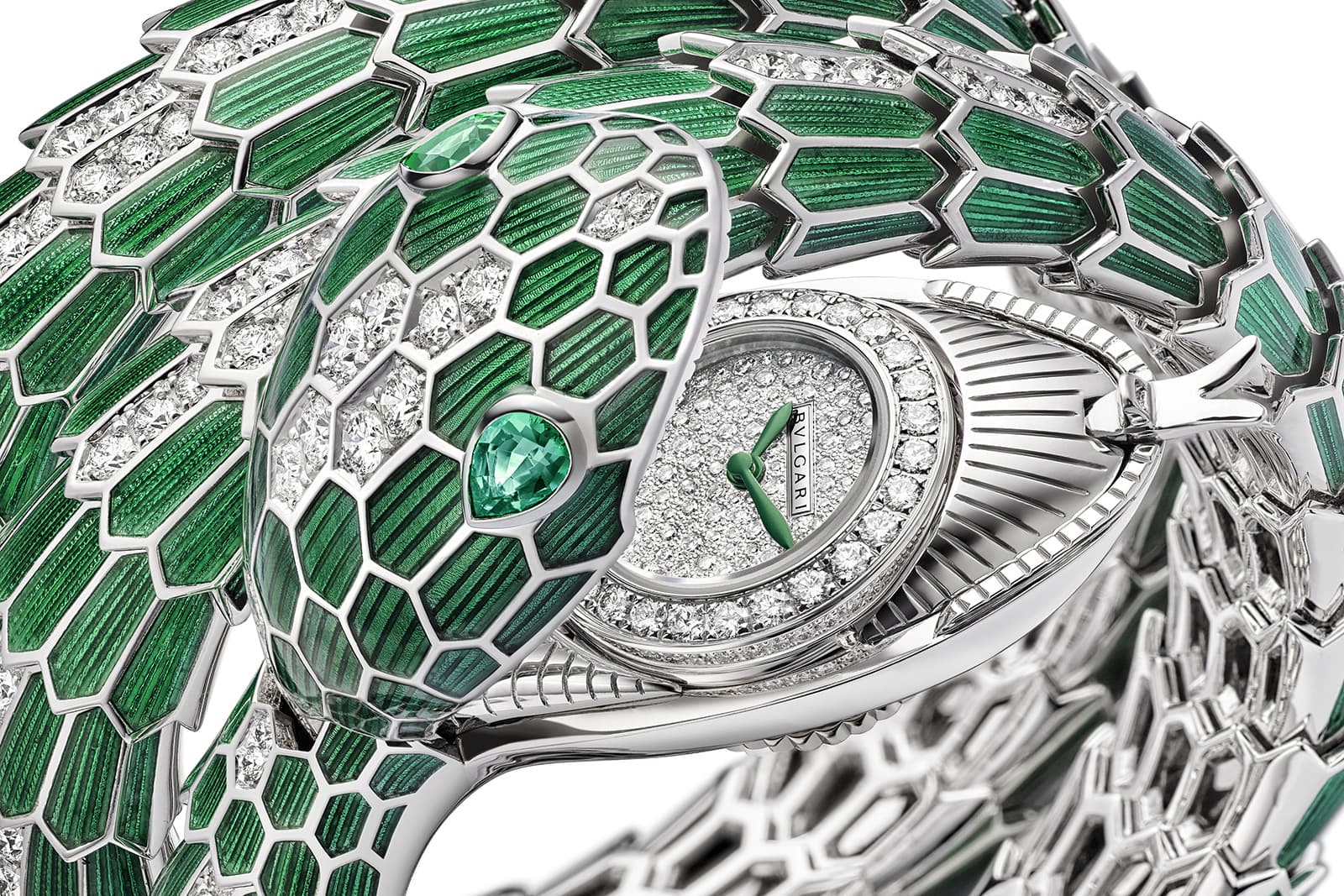  A closer look at the Bulgari Serpenti Misteriosi High Jewellery watch with pear-cut emerald eyes