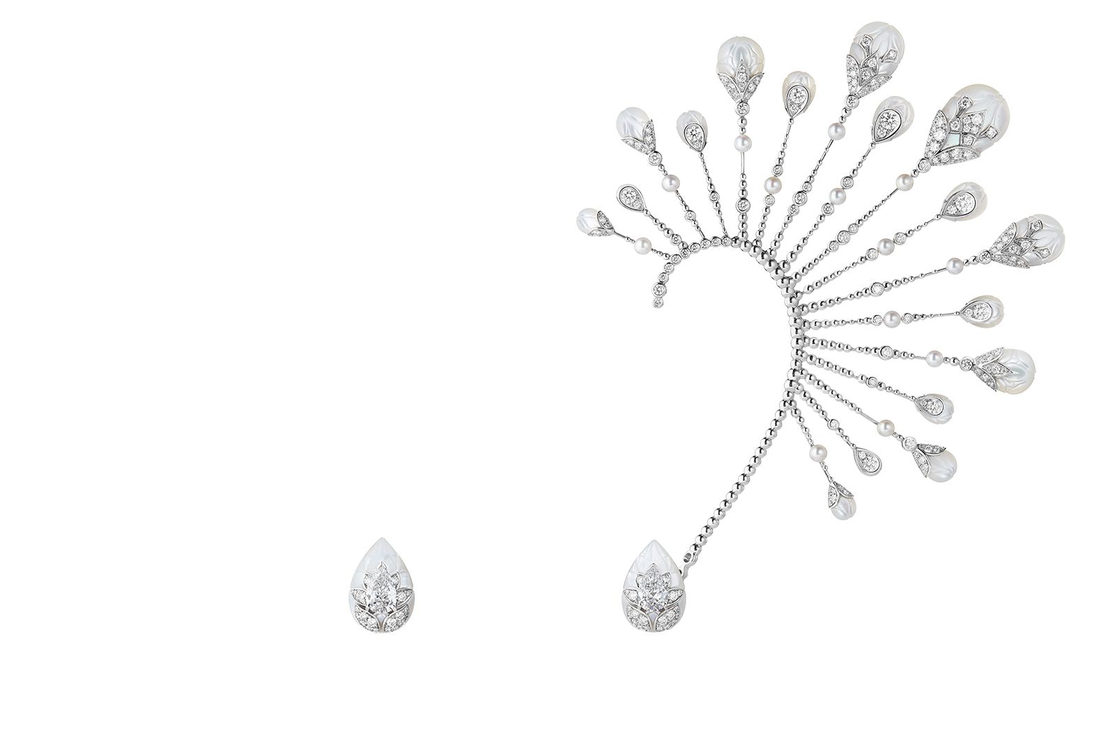  Boucheron New Padma Nacre earrings with diamonds, mother of pearl, pearls and white gold from the Histoire de Style New Maharajahs High Jewellery Collection