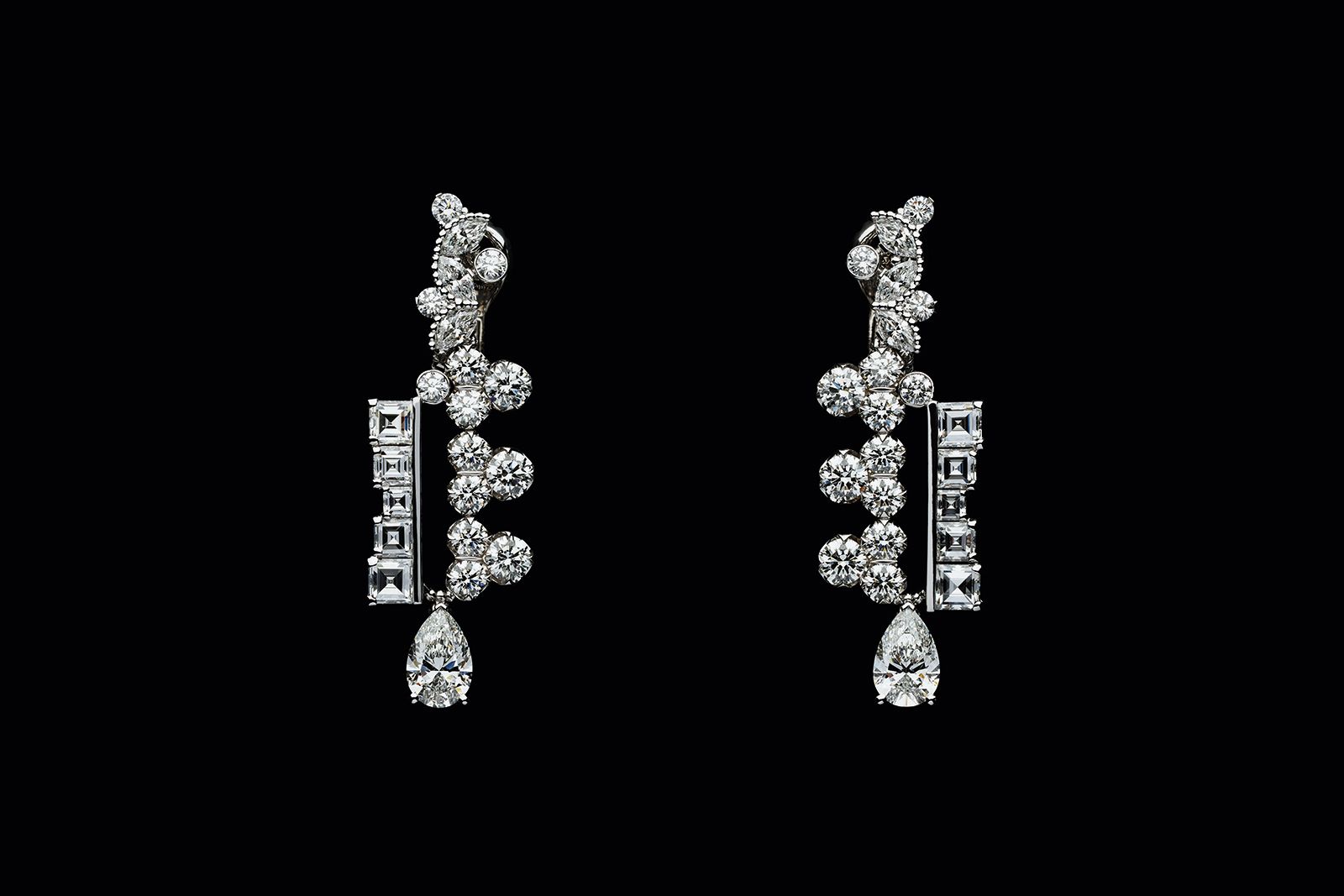  Fancy-cut diamond earrings from the Dior Joaillerie Galons Dior High Jewellery Collection