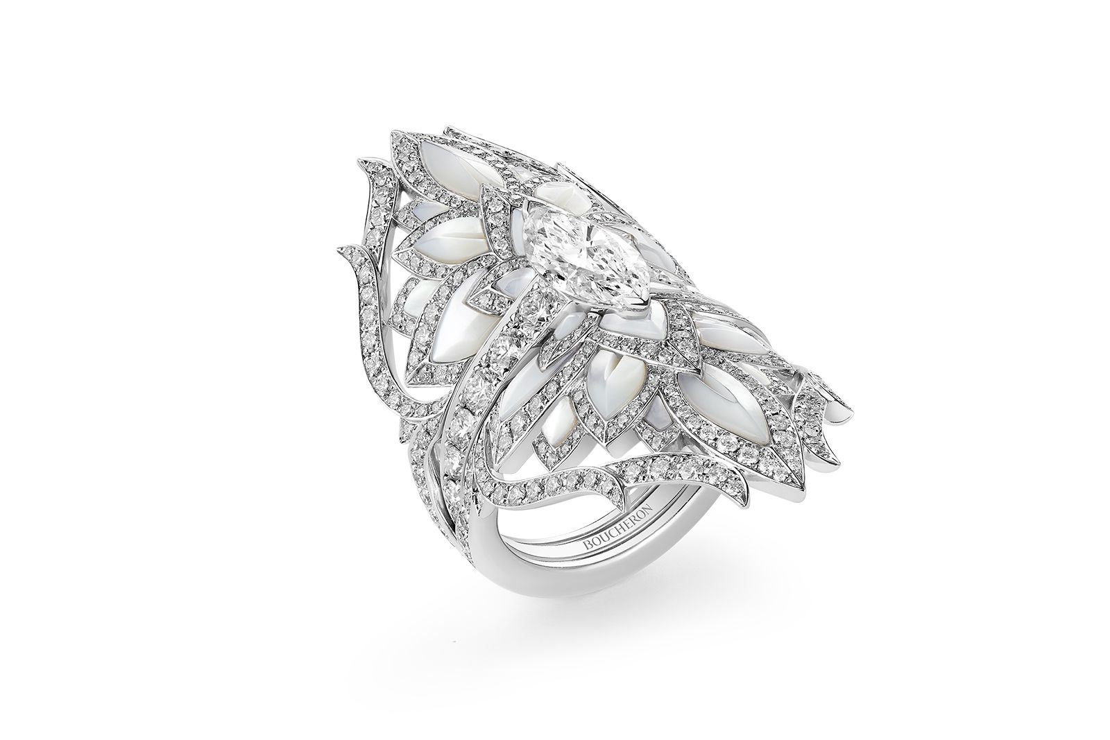Boucheron New Maharani Nacre ring with diamonds and mother of pearl in white gold from the Histoire de Style New Maharajahs High Jewellery Collection