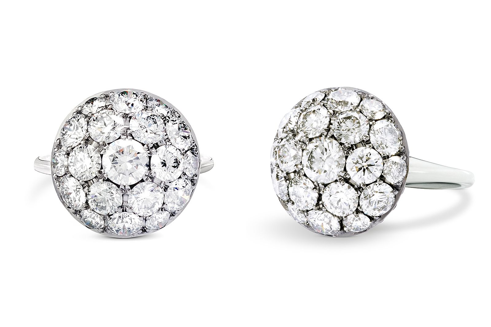 D. GREGORY Button Diamond ring in platinum with 4.10 carats of diamonds in a blackened platinum setting 