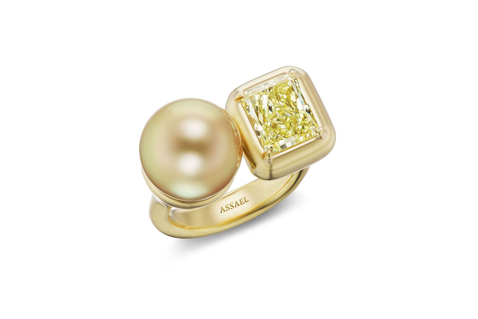  Assael 18k yellow gold ring with a yellow diamond matched with a golden South Sea pearl
