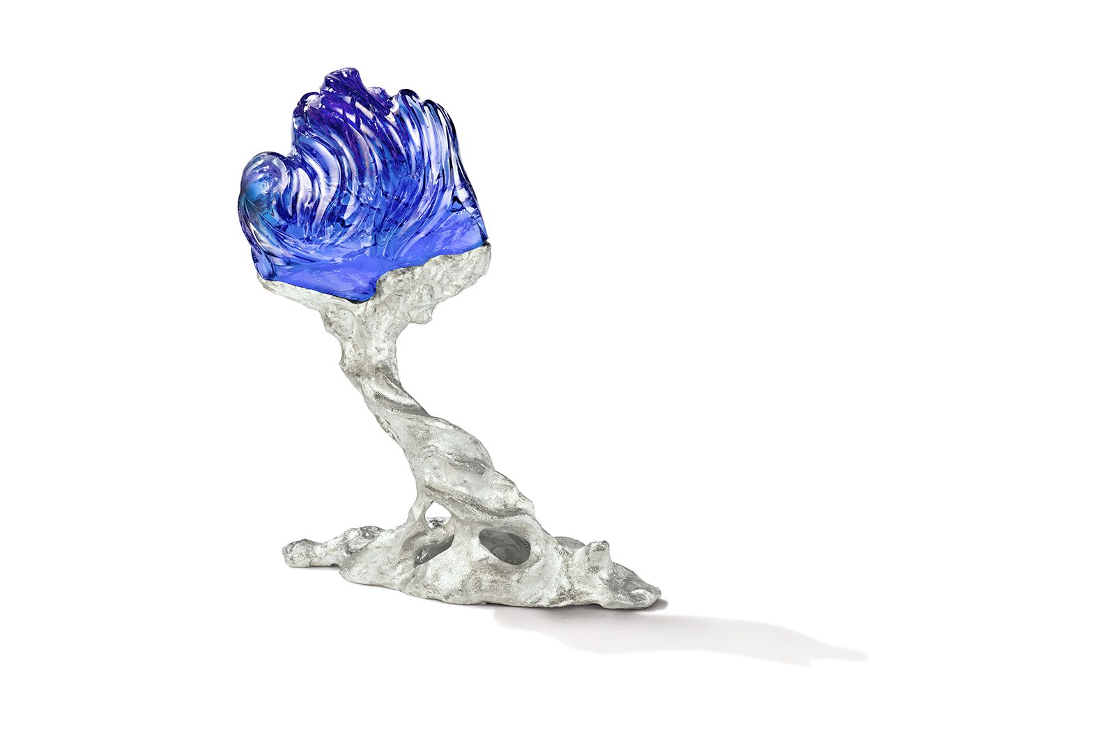  Naomi Sarna's 725 carat L’Heure Bleu - the world’s largest fine colour tanzanite carving