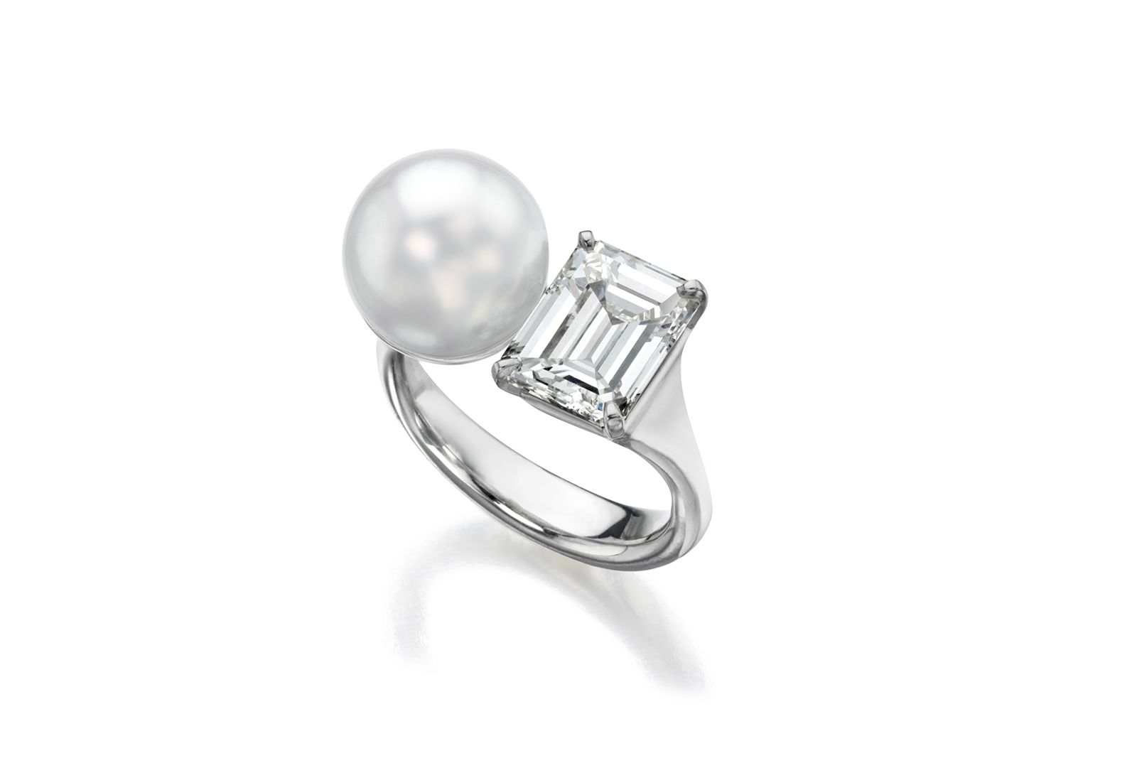  Assael pearl and emerald-cut diamond ring 
