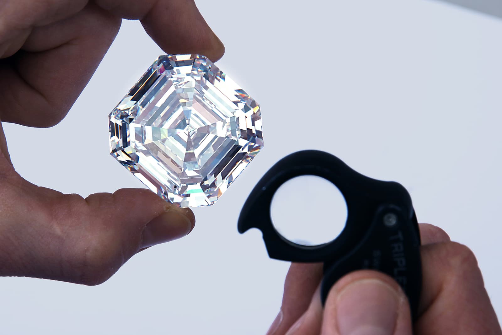  The Graff Lesedi La Rona was cut from a rough stone of 1,109 carats 