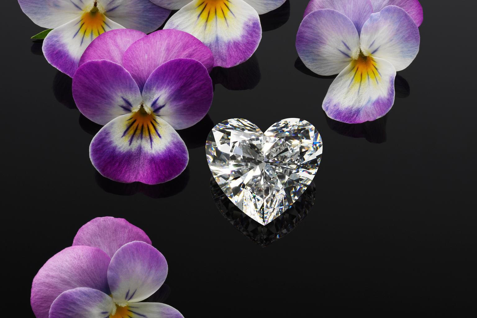  The 26 carat heart-shaped diamond in The Queen of Kalahari diamond collection by Chopard