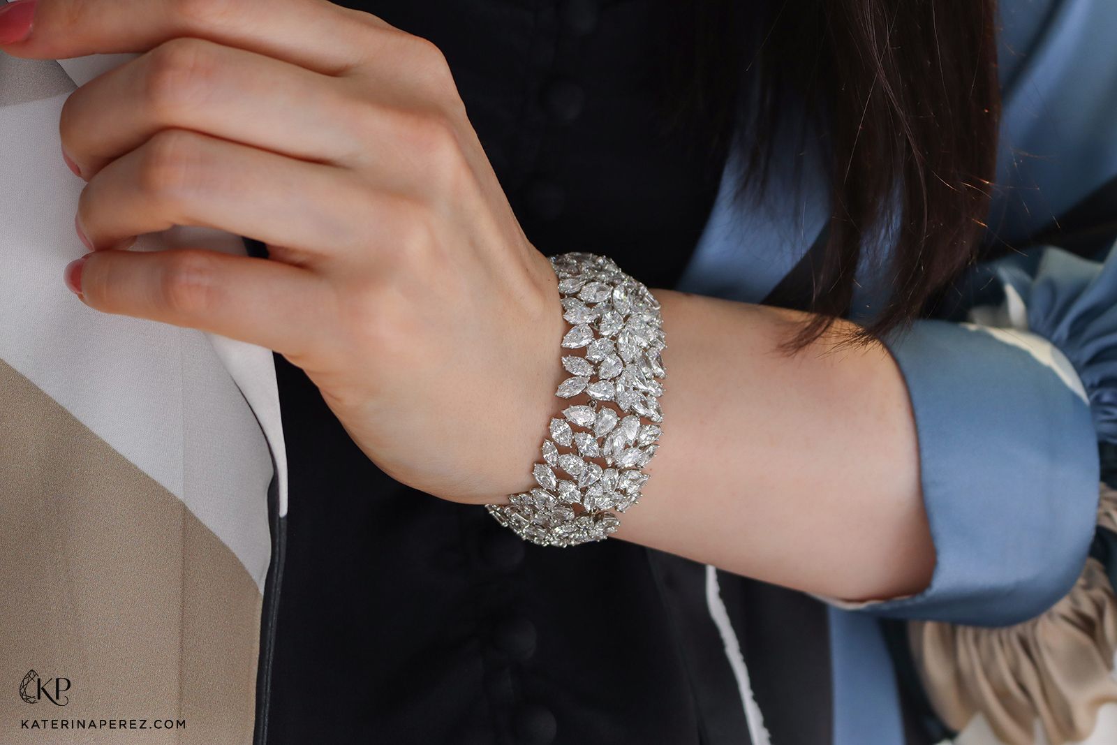  Yataghan bracelet with pear and marquise-shaped diamonds 