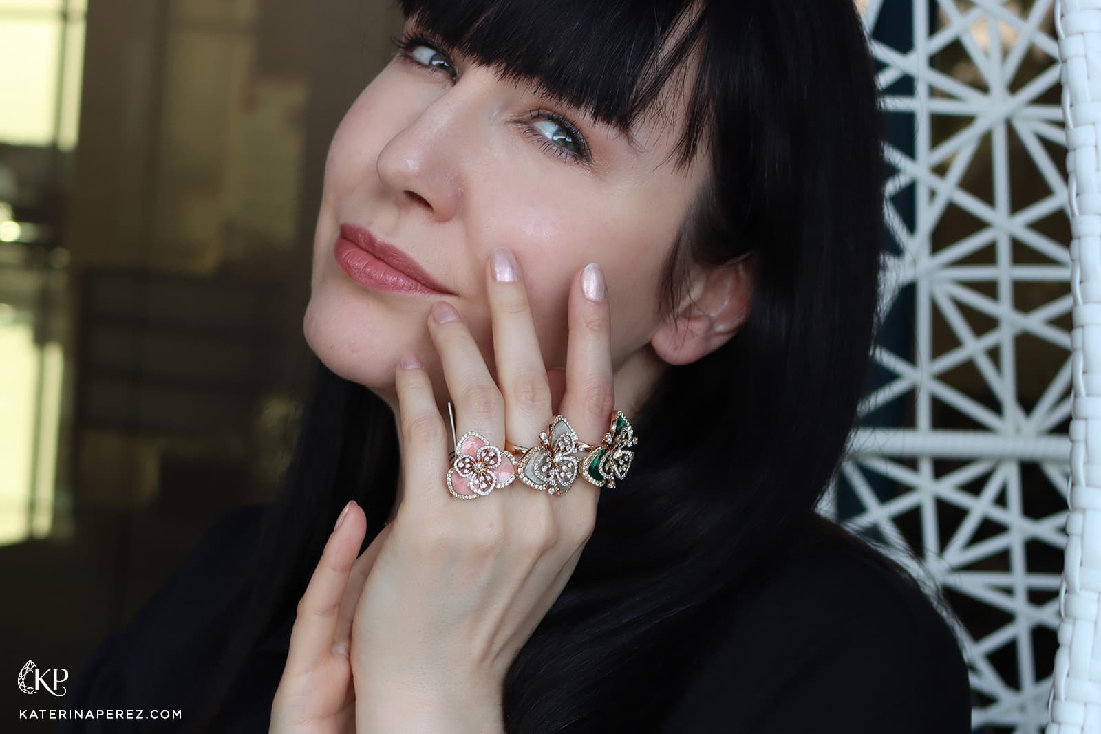  Katerina Perez wears the FerriFirenze Clover ring in three shades of enamel, paired with white and champagne diamonds in 18k gold