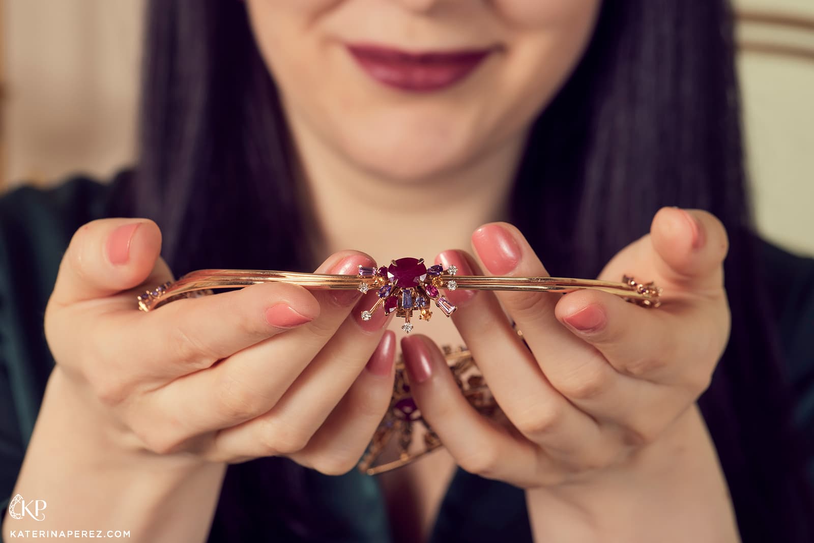  Gemstone details on the reverse of the Bayt Damas Fireworks High Jewellery necklace 