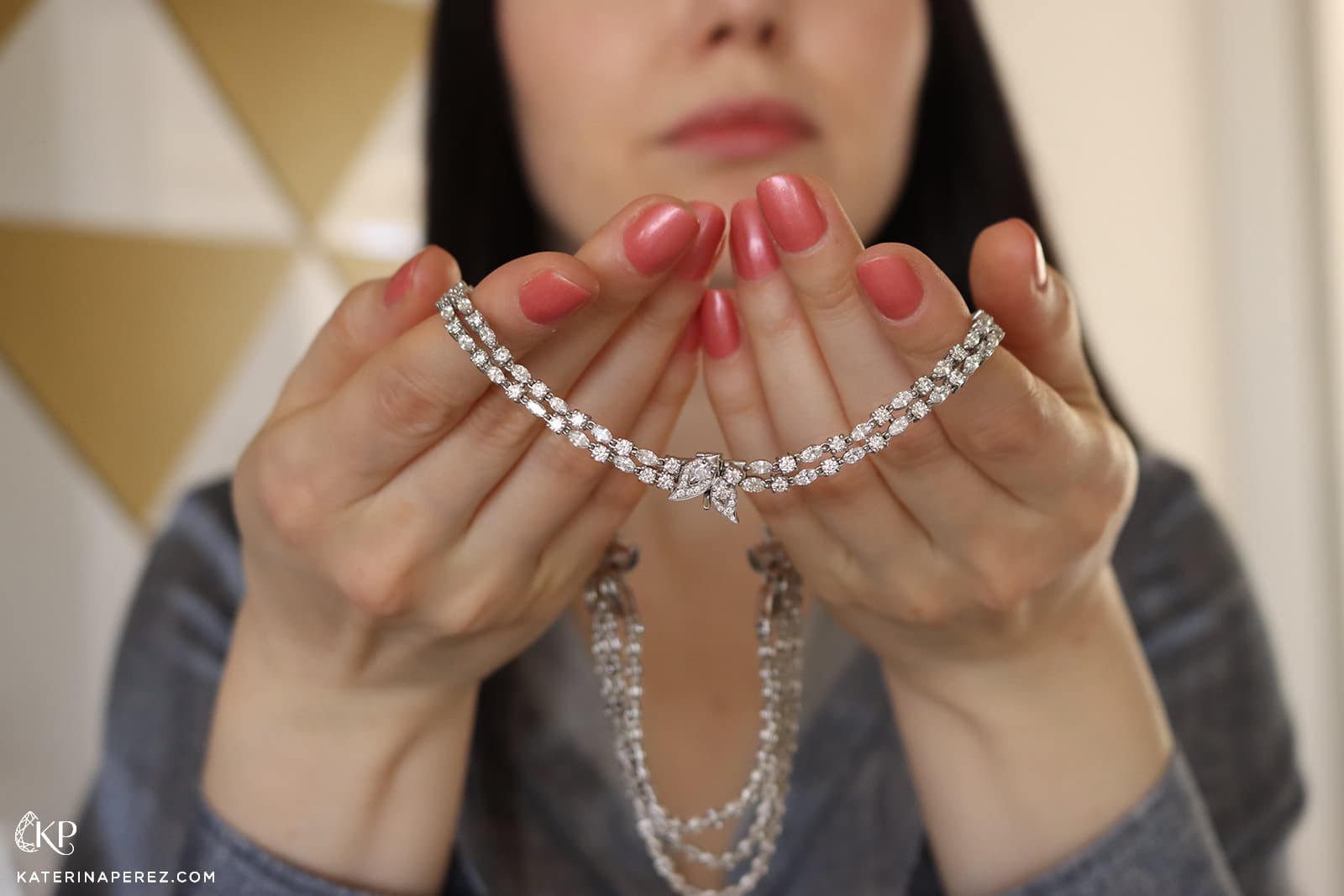  A closer look at the diamond-set details on a necklace by Atelier Pino Spitaleri 