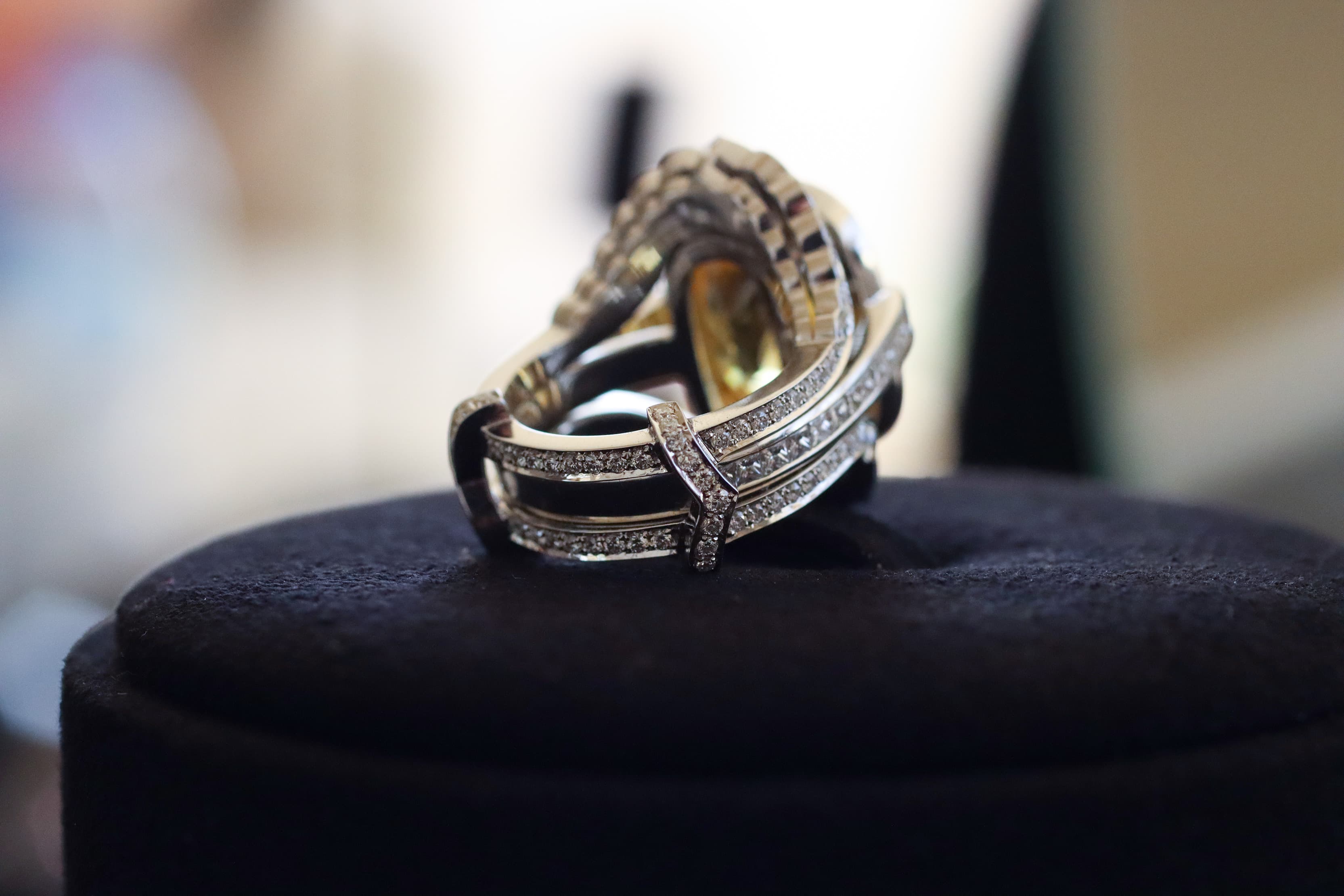  The interlocking details on the Atelier Pino Spitaleri yellow sapphire ring when worn with its diamond-set ring jacket
