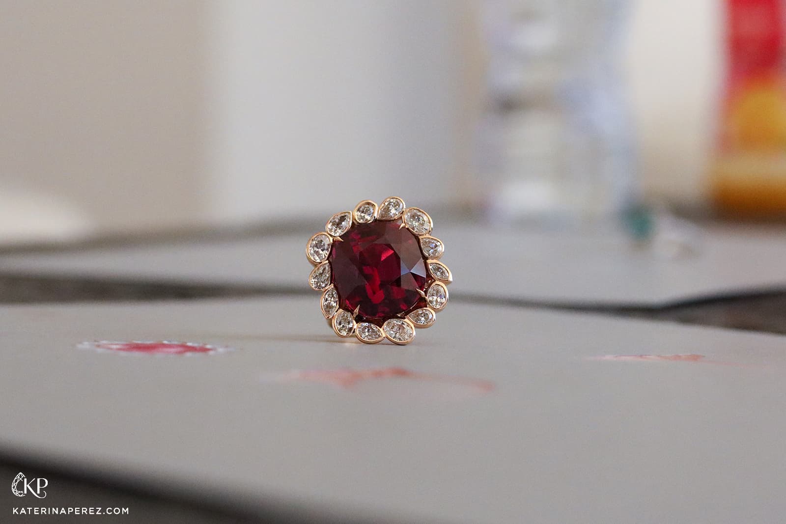  Fancy-cut diamond details on a cocktail ring by Atelier Pino Spitaleri