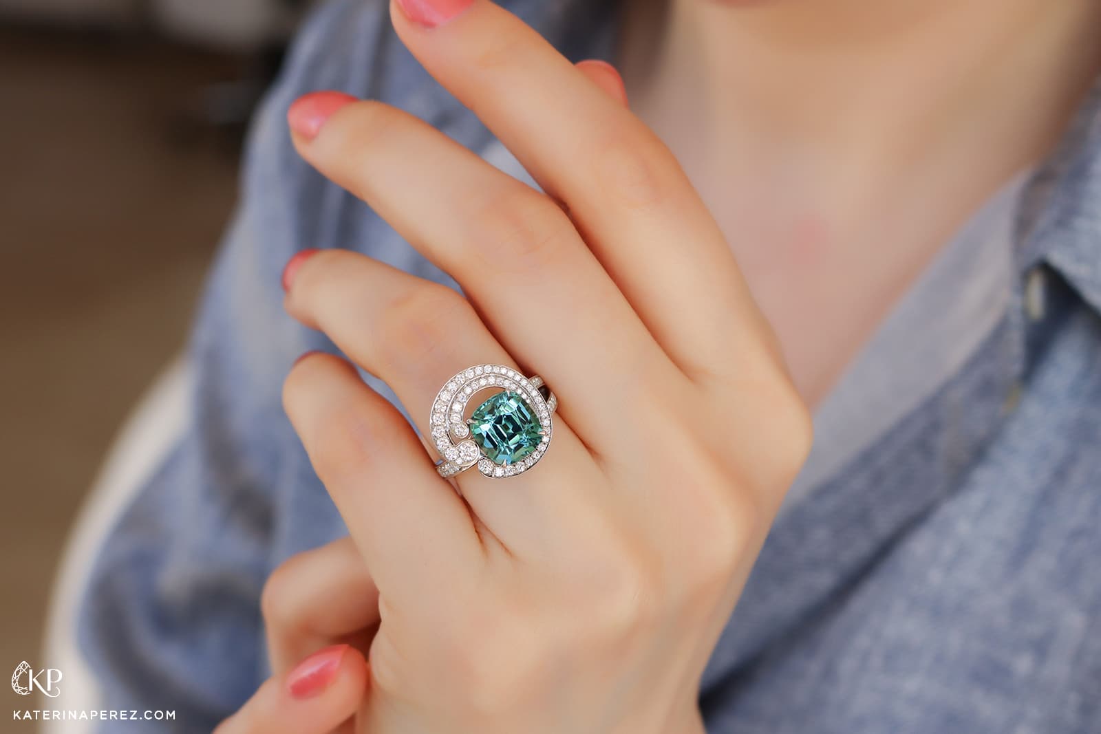  Atelier Pino Spitaleri ring with a tourmaline centre stone surrounded by diamonds in 18k white gold