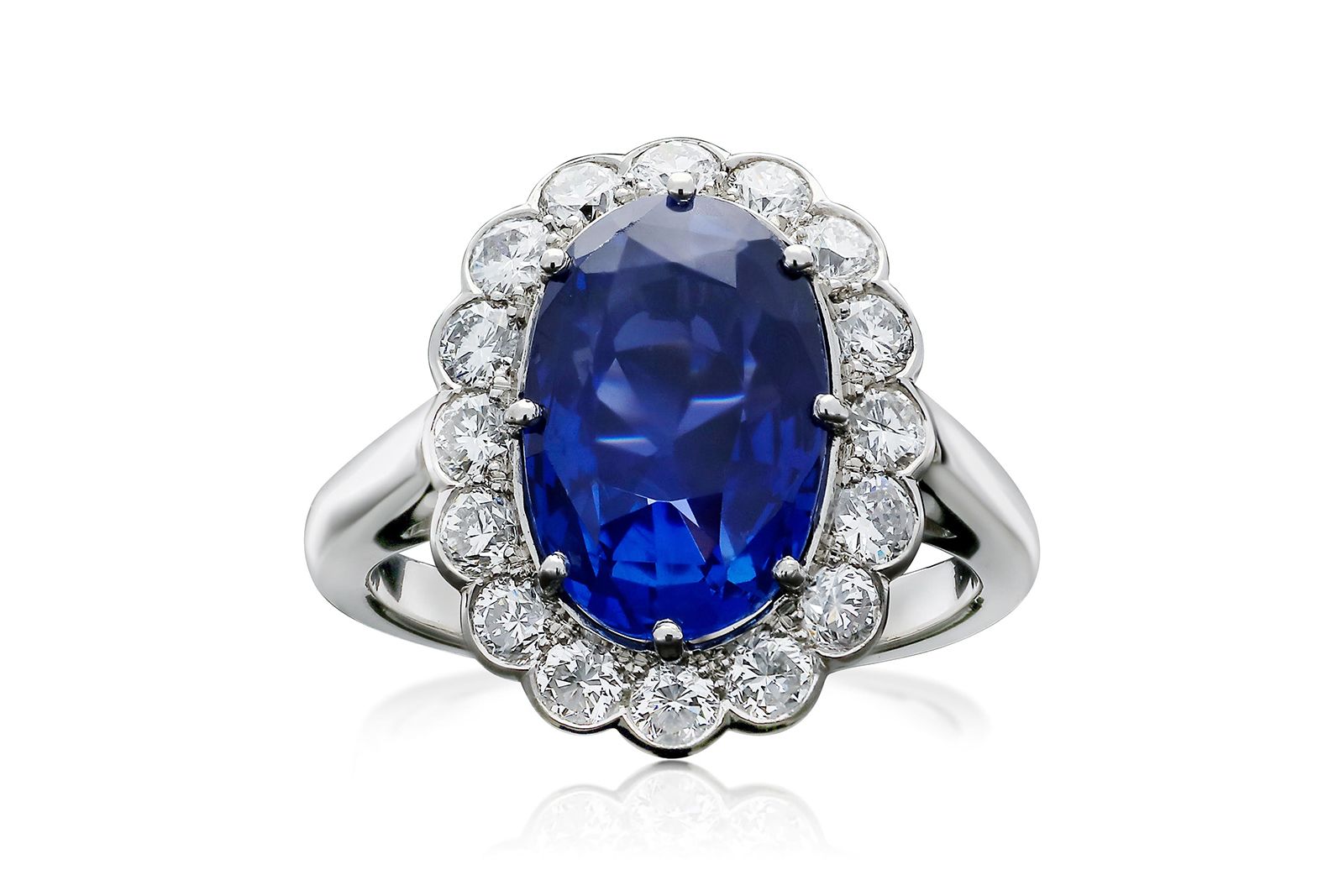 A diamond and sapphire ring from the 1980s in the spirit of Princess Diana’s famous engagement ring, courtesy of Hancocks London 