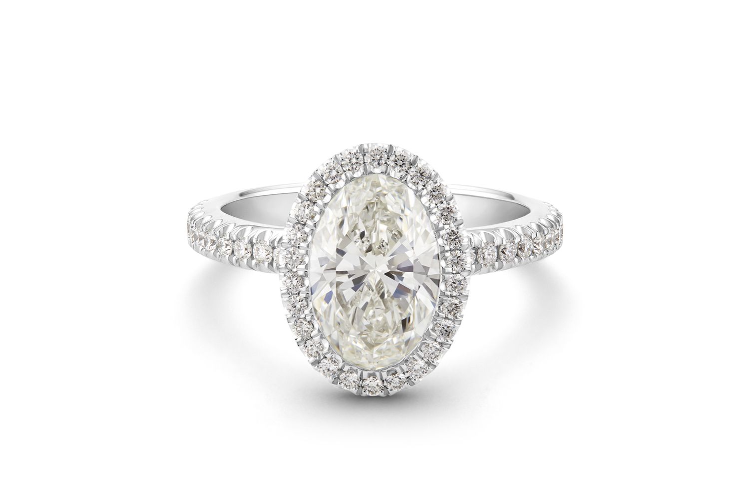De Beers Aura oval-shaped diamond engagement ring